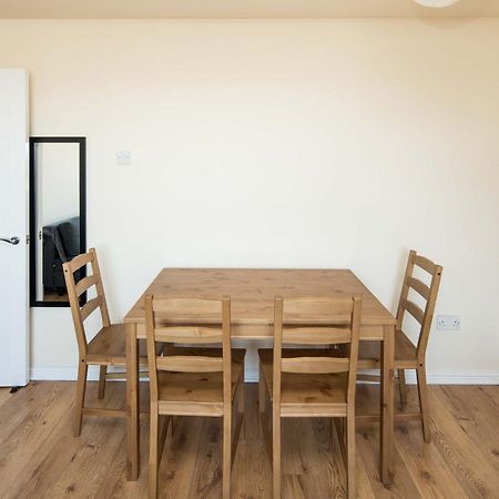 Appartamento 2Bd London Flat - City Buzz & Parkside Serenity Esterno foto