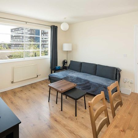 Appartamento 2Bd London Flat - City Buzz & Parkside Serenity Esterno foto