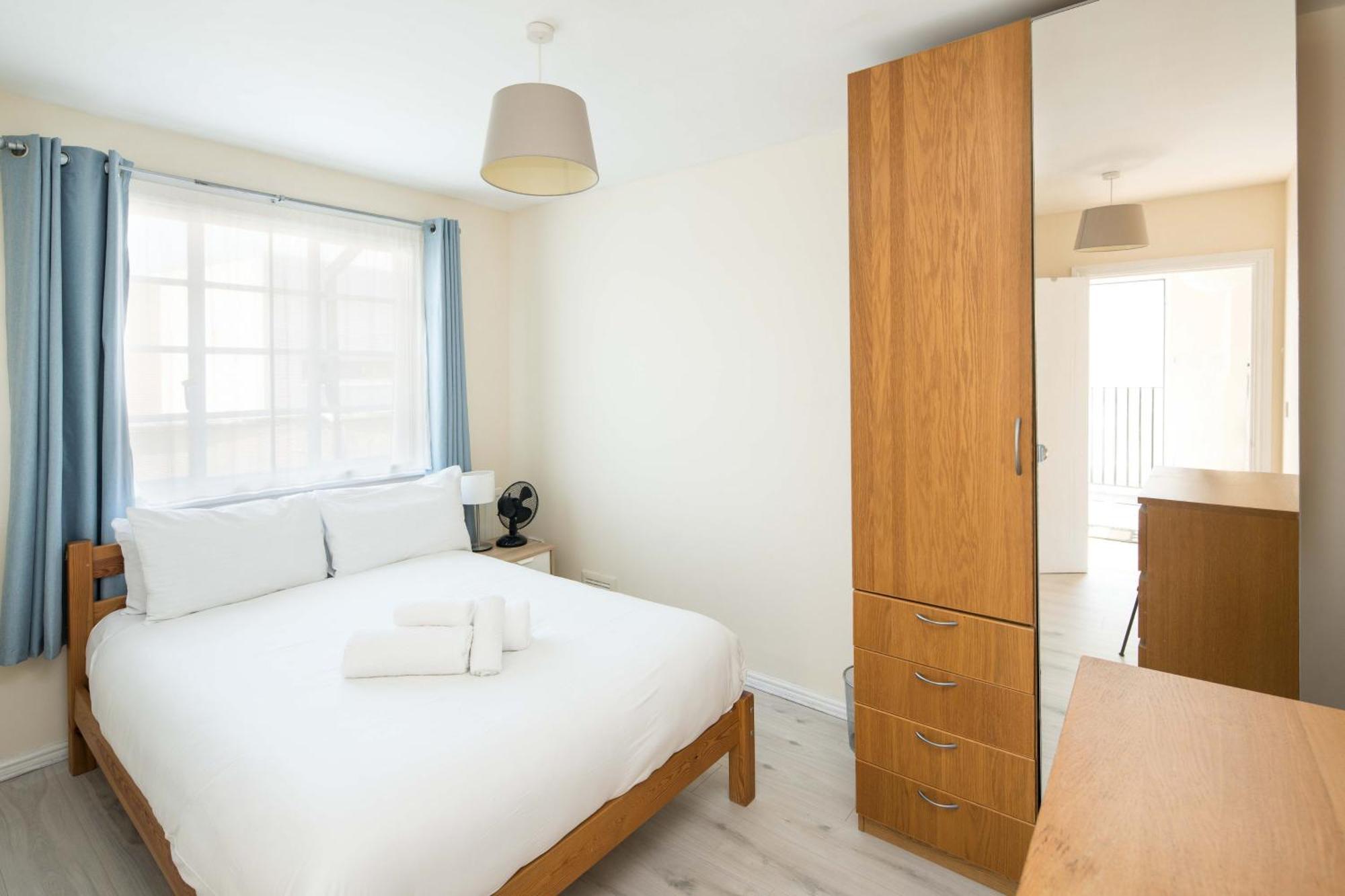 Appartamento 2Bd London Flat - City Buzz & Parkside Serenity Esterno foto