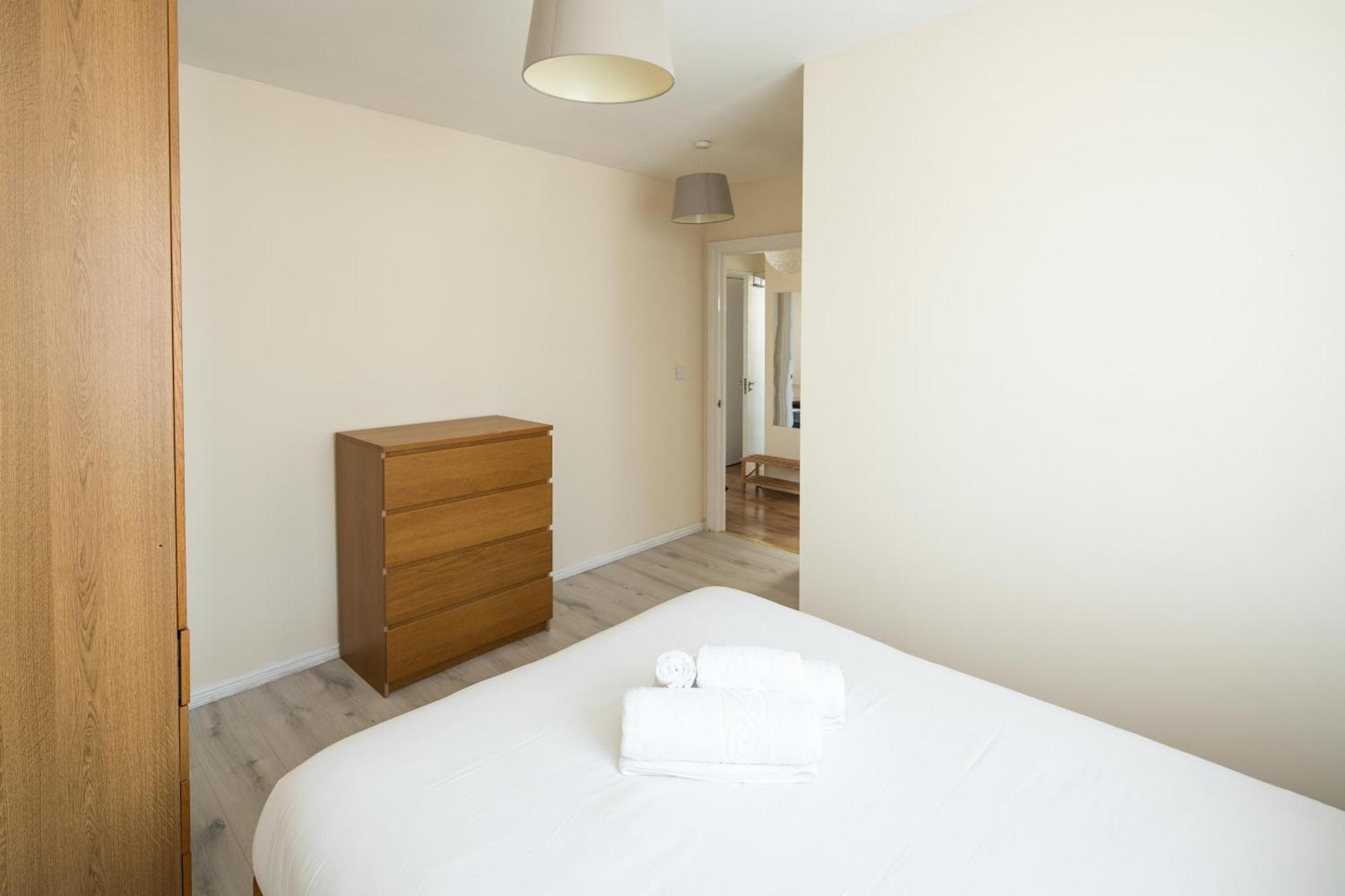 Appartamento 2Bd London Flat - City Buzz & Parkside Serenity Esterno foto