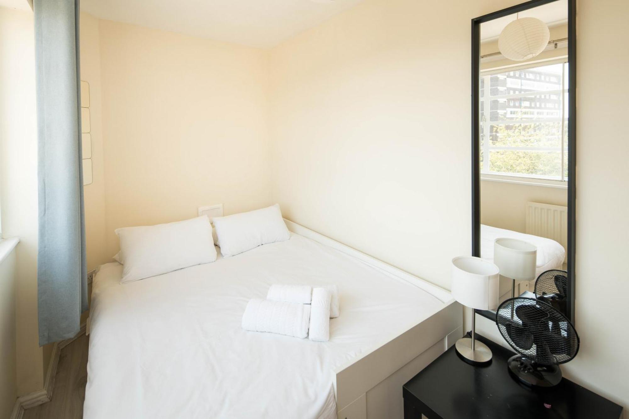 Appartamento 2Bd London Flat - City Buzz & Parkside Serenity Esterno foto